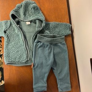H&M fleece hoodie and pants 6 months *damaged*